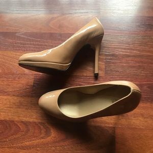 Stuart Weitzman nude pumps